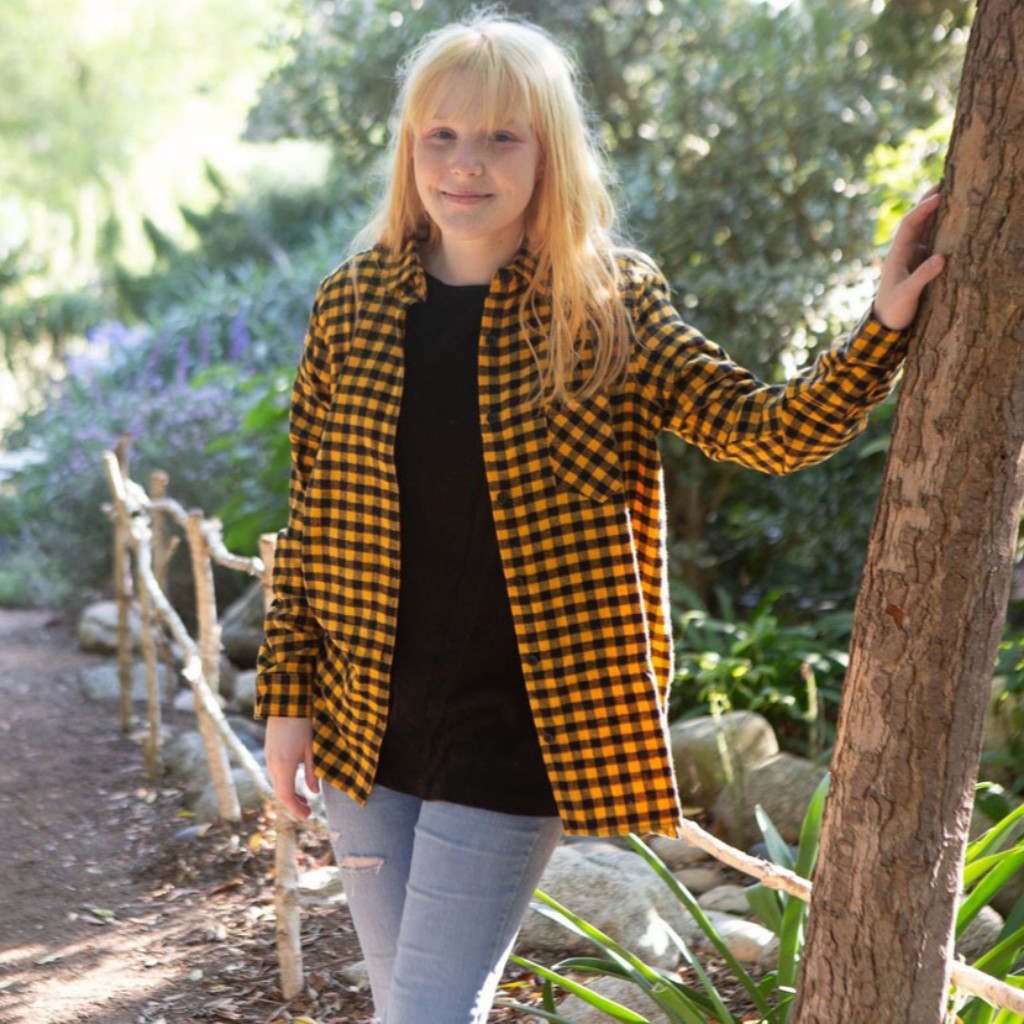 young women long sleeve yellow/black plaid flannel shirt model
